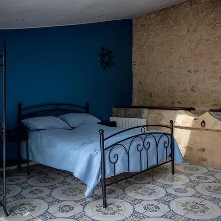 La Petite Bergerie Bed & Breakfast Biard
